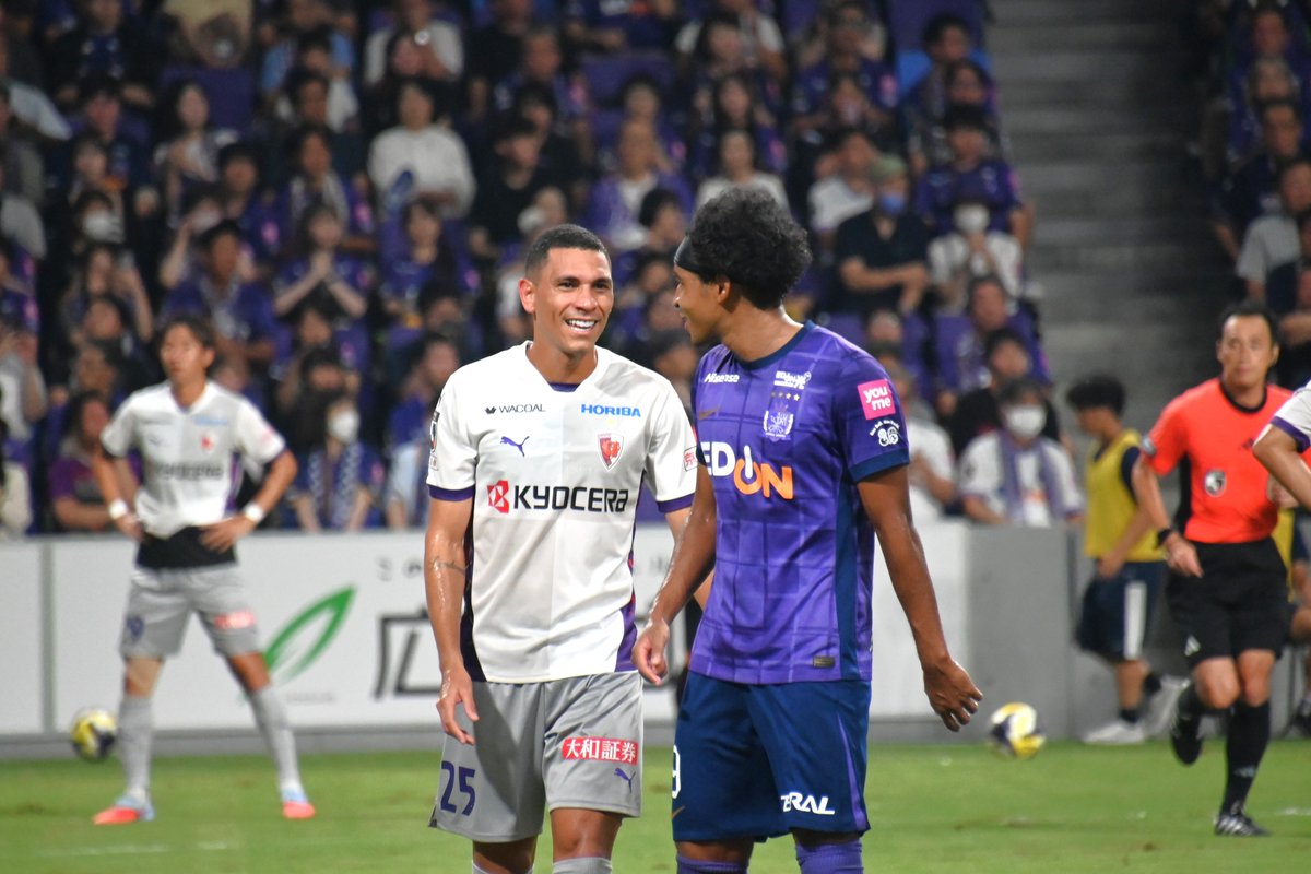 あんなバチバチの試合中にこんな笑顔で話せるってすごい。私ならキレる😇
#ジャーメイン良
#サンフレッチェ広島