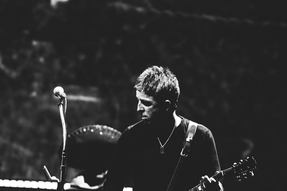 Indie5051's tweet photo. Oasis regresó a México, después de 16 años, para demostrarnos porque es una de las mejores bandas de la historia frente a 65 mil personas, su show está en otro NIVEL. OASIS LIVE FOREVA

📸 @Benson_Hedges https://t.co/2ecSebeBv1