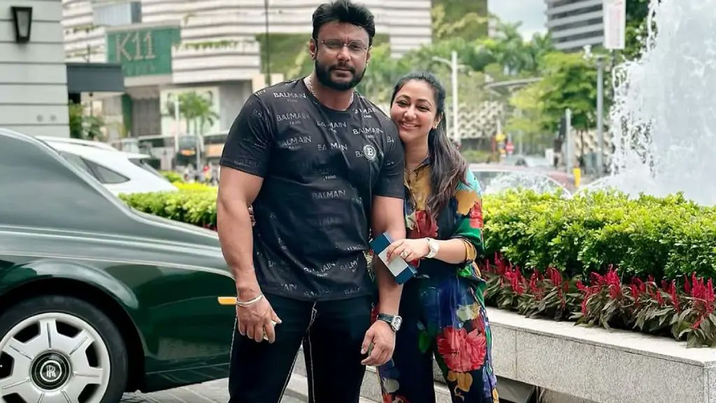 ವಿಜಯಲಕ್ಷ್ಮೀ ದರ್ಶನ್ ಮನೆಯಲ್ಲಿ ಕಳ್ಳತನ..!

CLICK HERE ►  ashwaveega.com/rs-3-lakh-stol…

#BREAKING #darshanthoogudeepa #vijayalaxmi #DBoss𓃰 #AshwavegaNews24X7 #Theft #Sandalwood