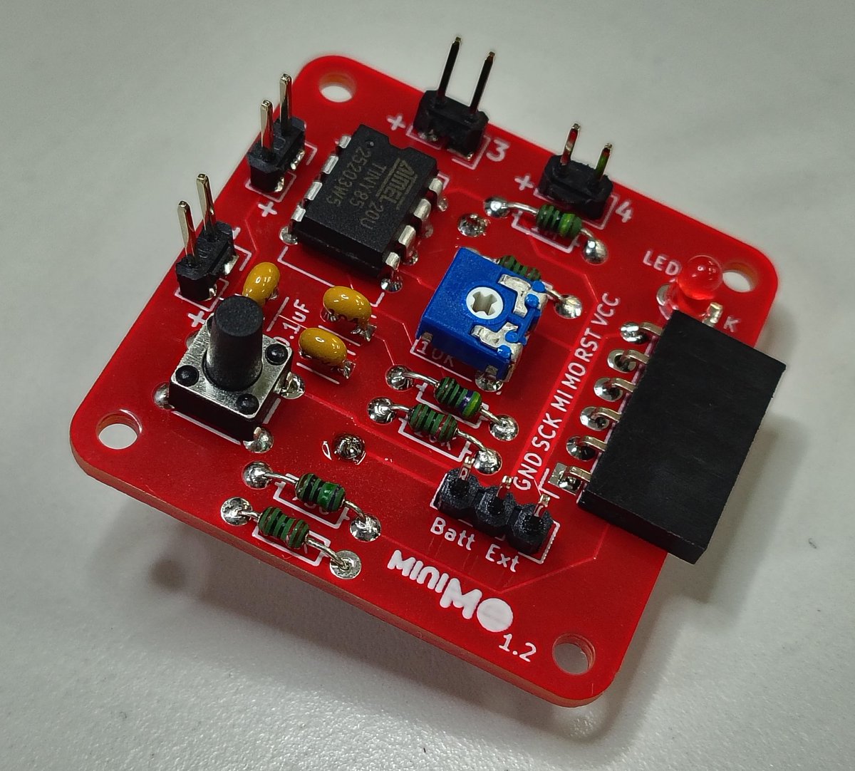 dfhermida's tweet image. Taller de @miniMOsynth na @aindustriosa 🤓🎶🎵🎹 #makers #opensource (a pesar das miñas soldaduras ... funciona 😅)