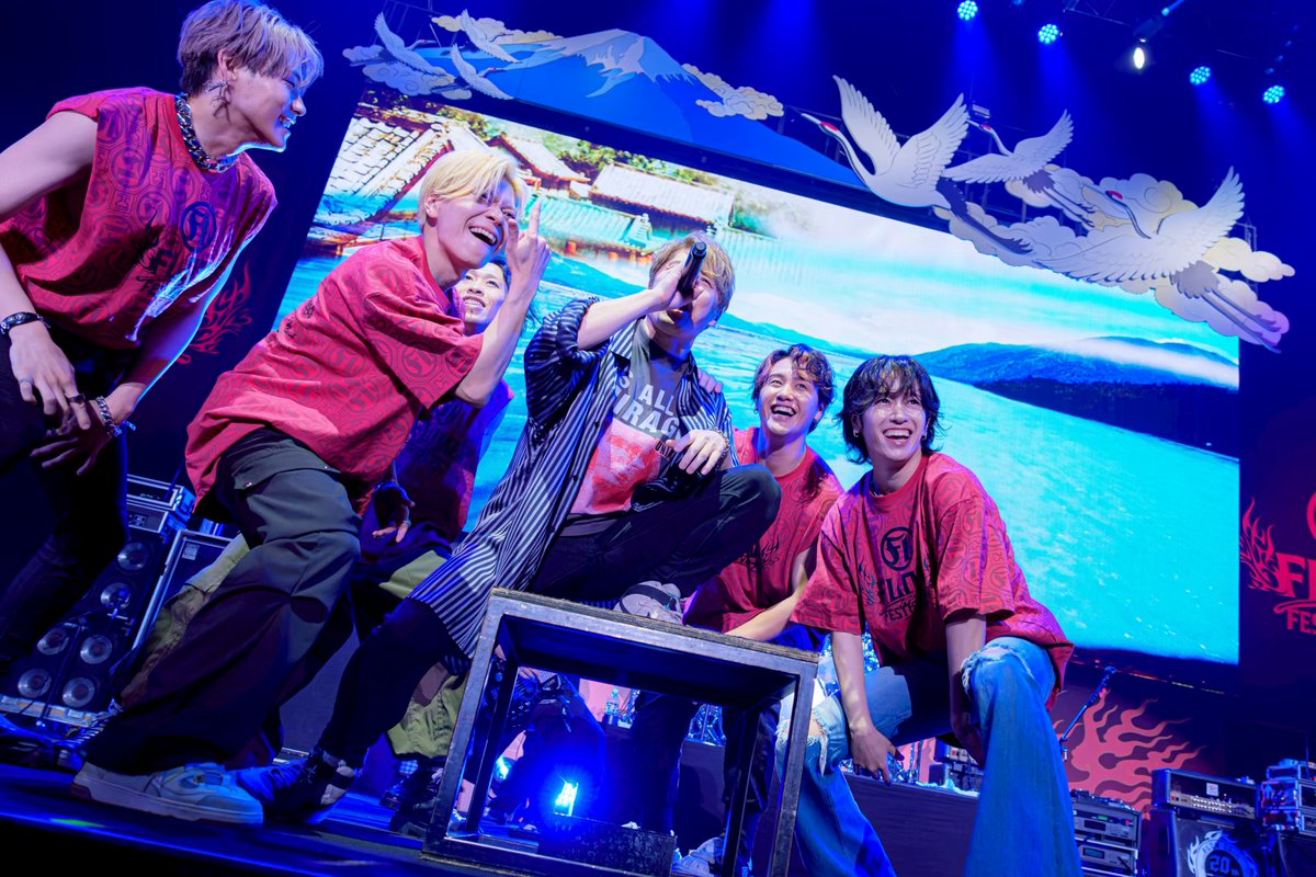 FLOW_official's tweet image. #FTF2025 U-NEXTにてライブ配信中！🎥

🎧NOW PLAYING
#FLOW「GOLD」with #MADKID

MADKIDさんがスペシャル乱入!!!
素敵なダンスパフォーマンスを披露いただきました！🕺✨

▼視聴はこちらから👀
t.unext.jp/r/flow

＠MADKID_official
#FTF2025 #FLOWフェス #UNEXT