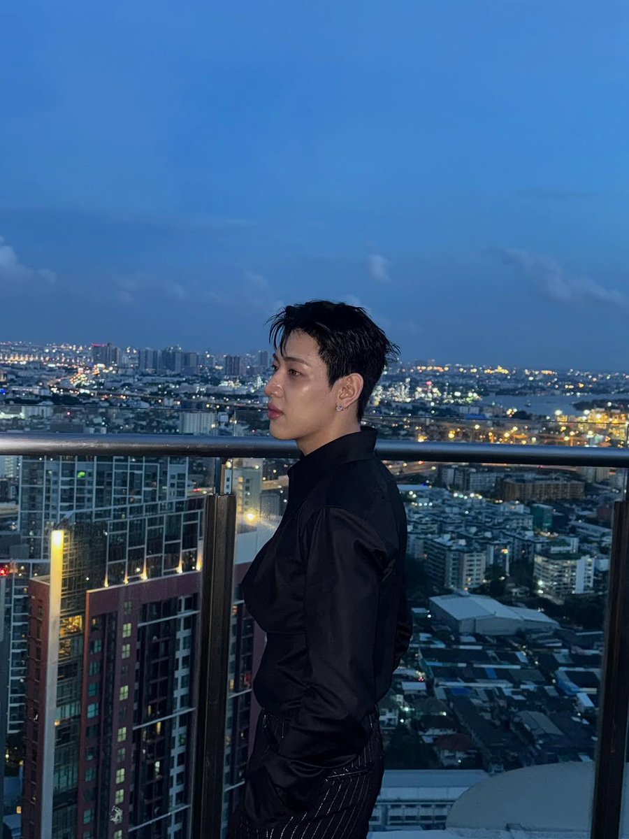 BamBamBooster's tweet photo. 250913 | BamBam’s IG Update (1/3)

Blessed🖤🙏🏻

#แบมแบม #BamBam #뱀뱀 
#HOMETOWN #Dancing_By_Myself
@BamBam1A @BAMBAMxBAMMIE https://t.co/MUJvK3AaUf