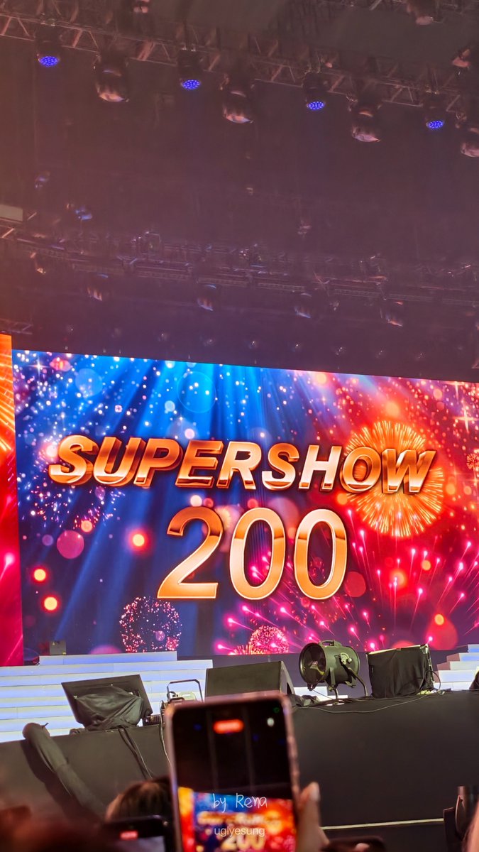 uglyesung's tweet photo. Congrats for Super Junior already holding 200 shows for 20th anniversary

#SUPERSHOW10INJAKARTA #SS10
#SUPERSHOW10 
#SuperJunior https://t.co/5O9ZFCP13h