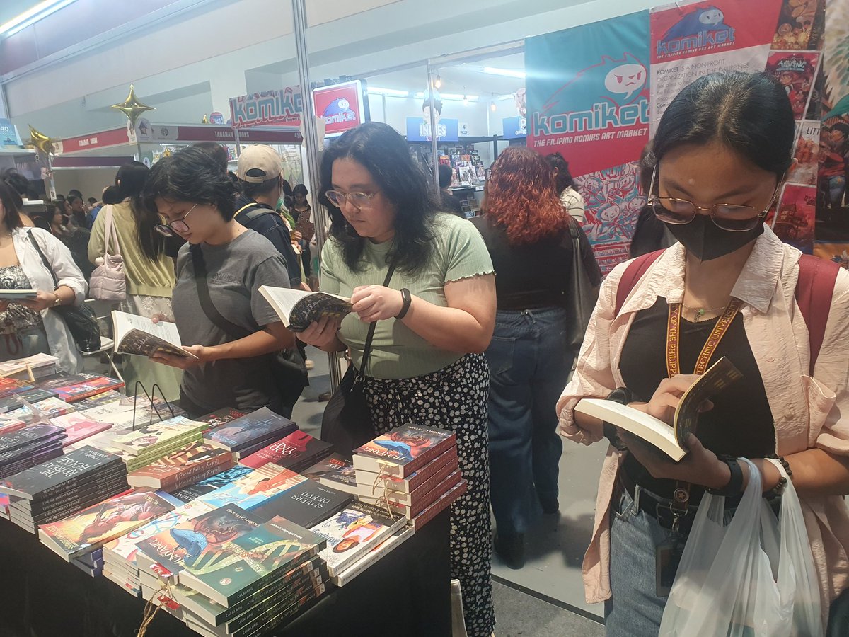 chewriteswords's tweet photo. Silence is FLYING OFF THE SHELVES!

I had fun at the book signing, but I didn't have much pictures since everything was so hectic!

#MIBF2025 #chewriteswords #darkfantasyreads https://t.co/mqK3svqF5h