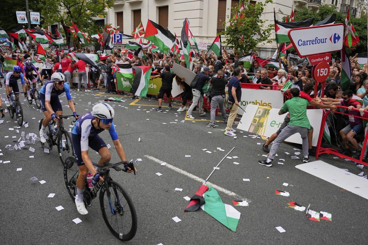 Anti-Israel protests turn Spanish Vuelta cycling race into a diplomatic battleground apnews.com/article/spain-…