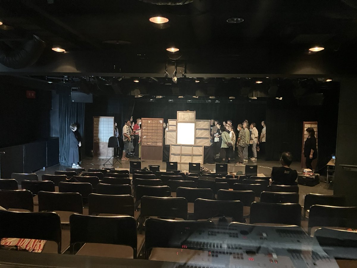 tetuK60's tweet image. 亜細亜の骨『鯨生』2025ツアー‼️
本日は名古屋のひまわりホールで、与那国語と日本語の２ステージでした❣️
キャパ90名の可愛らしくも設備も整った小劇場です。。。
素敵な『鯨生』になりました‼️やはり皆さん、スクリーン裏には興味津々❣️