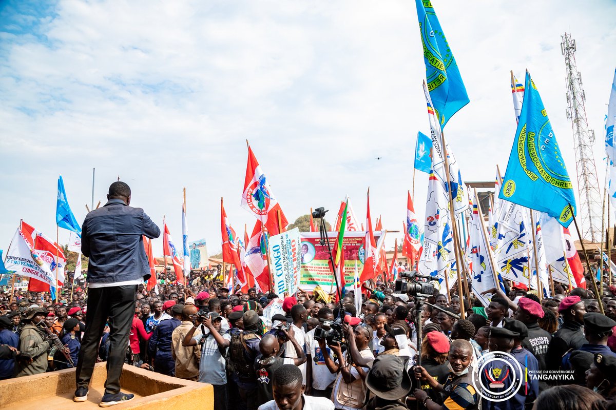 KingDav11400274's tweet photo. Le Gouv de la province du #Tanganyika S.E @ChrisKitungwa à effectuer une descente à moba en itinérance, pour palper du doigt les réalités du terrain et agir concrètement selon la vision du Chef de l'État S.E Félix tshisekedi @fatshi13_ https://t.co/aoosazeYo7