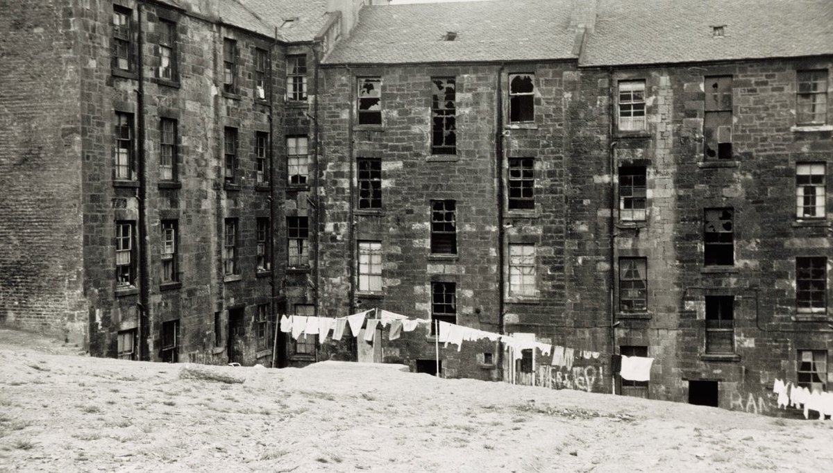 oakroyd's tweet image. Back court with washing, #Glasgow 1968. 
(David Peat)