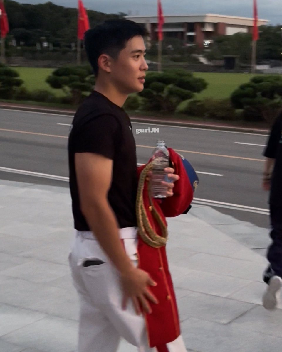 이 사진의 모든게 비현실적임