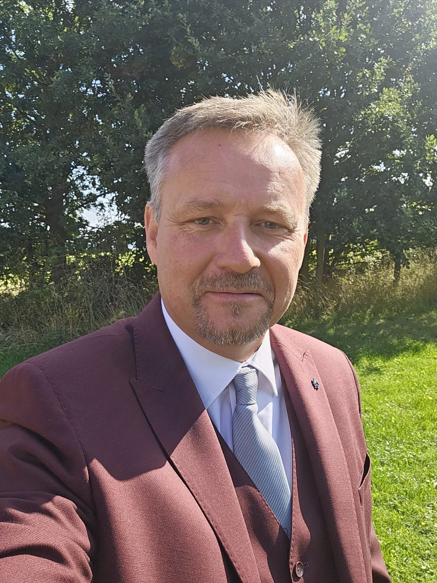 Dnes oddávám. Diano a Filipe, ať se vám v životě daří a máte se rádi stejně jako dnes :)