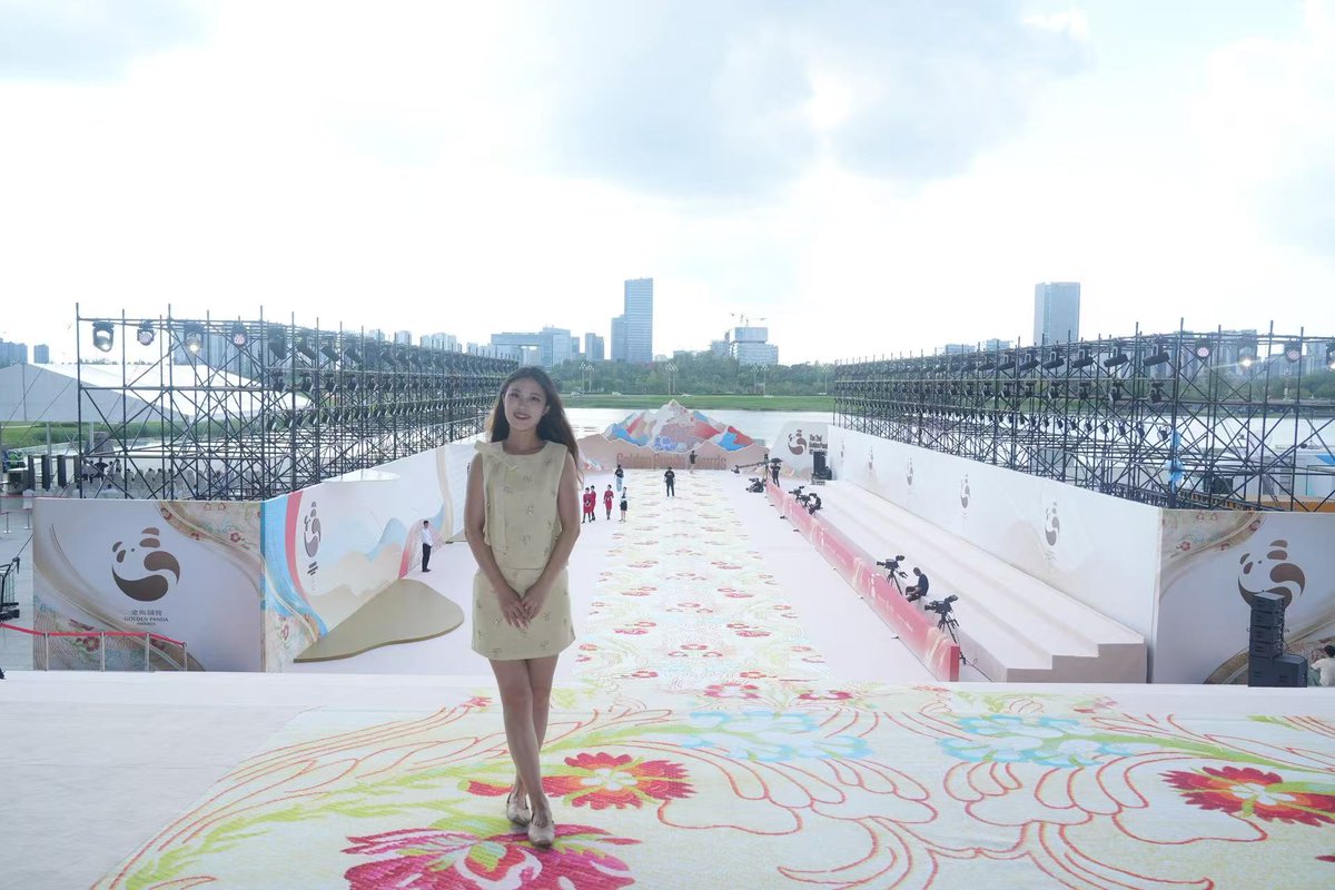 CocoStudio4's tweet image. Tapis rouge du Panda d&apos;Or : c&apos;est parti !
Je suis sur place pour vous faire vivre l&apos;événement en direct ！
Regardez bien… vous reconnaitrez peut-être quelques grandes stars du cinéma ! #2025GoldenPandaAwards #GoldenPandaAwards