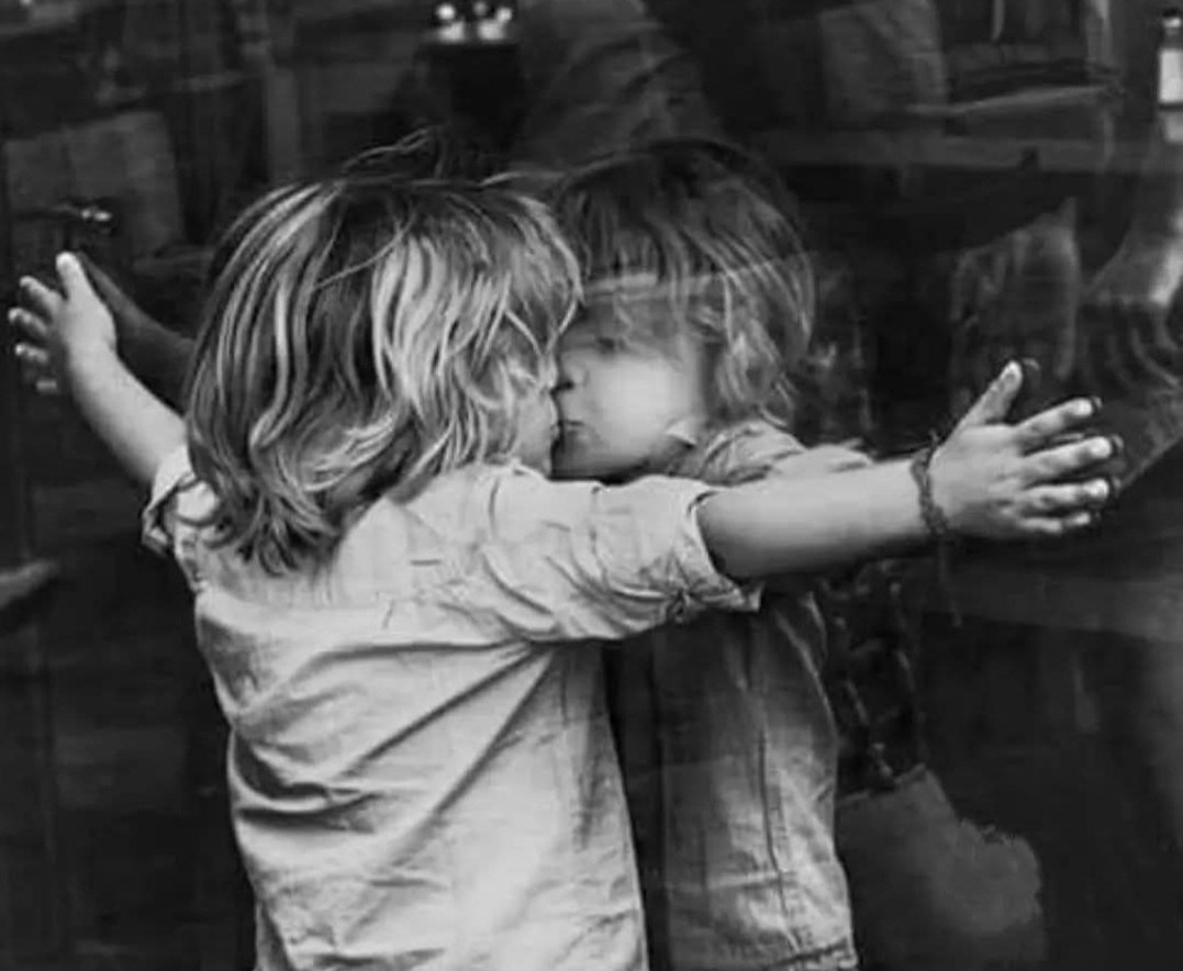 "Uno nunca debe dejar de enamorarse de sí mismo...
Ese amor debe ser para siempre" 
Edisson A. Cajilima Márquez