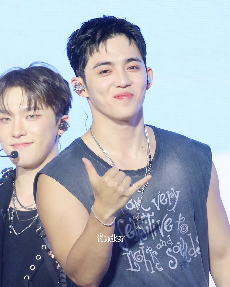 finder_08's tweet photo. 250913 NEW_ in INCHEON

뉴! 동작 쉬워서 좋다아 ><

#에스쿱스 #SCOUPS #최승철 #승철 #エスクプス #세븐틴  #SEVENTEEN https://t.co/FehXusrR4a