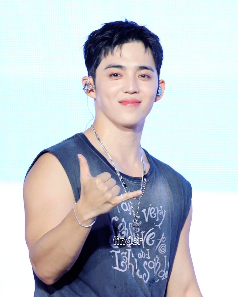 finder_08's tweet photo. 250913 NEW_ in INCHEON

뉴! 동작 쉬워서 좋다아 ><

#에스쿱스 #SCOUPS #최승철 #승철 #エスクプス #세븐틴  #SEVENTEEN https://t.co/FehXusrR4a