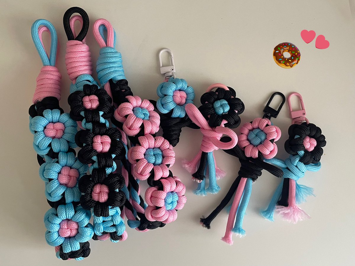 Donutz_c's tweet image. I braided some Phone Lanyards And Charms of our Family Colors🥰💕

🖤🩵💜
#Auralis 
#SmartBoom 
#RiseWithSmartBoom