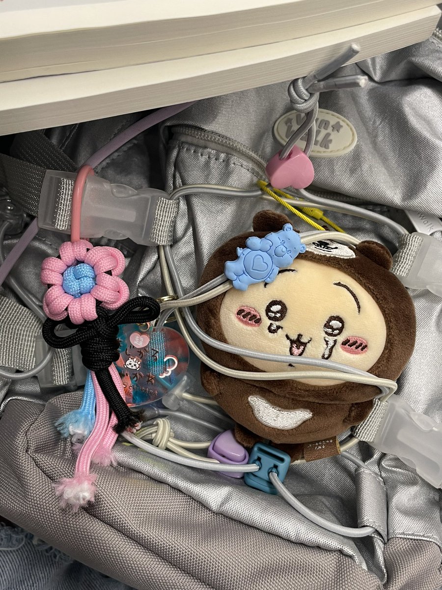 Donutz_c's tweet image. I braided some Phone Lanyards And Charms of our Family Colors🥰💕

🖤🩵💜
#Auralis 
#SmartBoom 
#RiseWithSmartBoom