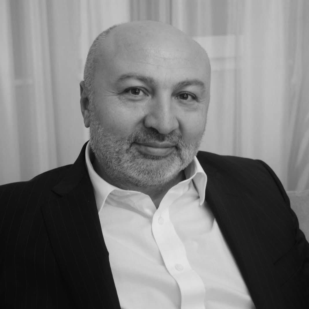 Cumhurbaşkanı Başdanışmanımız merhum Hamdi Kılıç’ın vefatını teessürle öğrendim.

Merhuma Allah’tan rahmet; ailesi ile yakınlarına sabır ve başsağlığı diliyorum.

Mekanı cennet, makamı âli olsun.