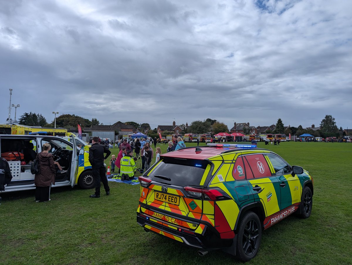 BASICS_SCAS's tweet image. The SCAS BASICs team doing some public engagement today at the Ringwood 999 day alongside numerous other statutory and voluntary emergency services and supporters. Many thanks to @HantsIOW_fire for the kind invite. @HelipadHELP @scacharity @SCAS999 @BASICS_HQ @RingwoodFire