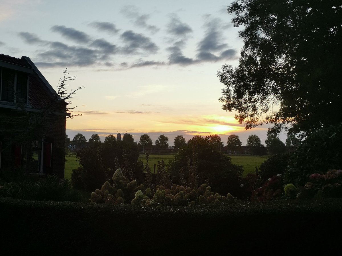 vrijezangvogel's tweet photo. Vanochtend liep ik de #WITL Walk Into The Light ihkv #WSPW.
Een kleine daad van #positiviteit. We zagen ook onweersflitsen de nog donkere hemel oplichten. Echt #septemberweer @LisetteOpTexel
@Lisawesterveld @inja5248
De natuur, gemeenschap/verbinding draagt daar aan bij. ๐๐ https://t.co/IeXqlfqmiZ