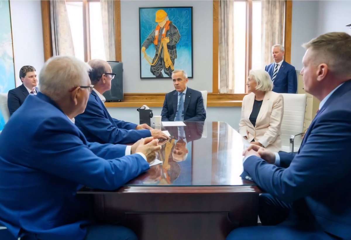 Nelson White Art (@nawhitestudio) on Twitter photo Thanks to everyone who sent me pictures of Prime Minister <a href="/MarkJCarney/">Mark Carney</a>  hanging out with one of my paintings....it's fun when such things happens  #art #artist #indigenousart #nativeamericanart #Canadianart #PrimeMinister Thanks to everyone who sent me pictures of Prime Minister <a href="/MarkJCarney/">Mark Carney</a>  hanging out with one of my paintings....it's fun when such things happens  #art #artist #indigenousart #nativeamericanart #Canadianart #PrimeMinister