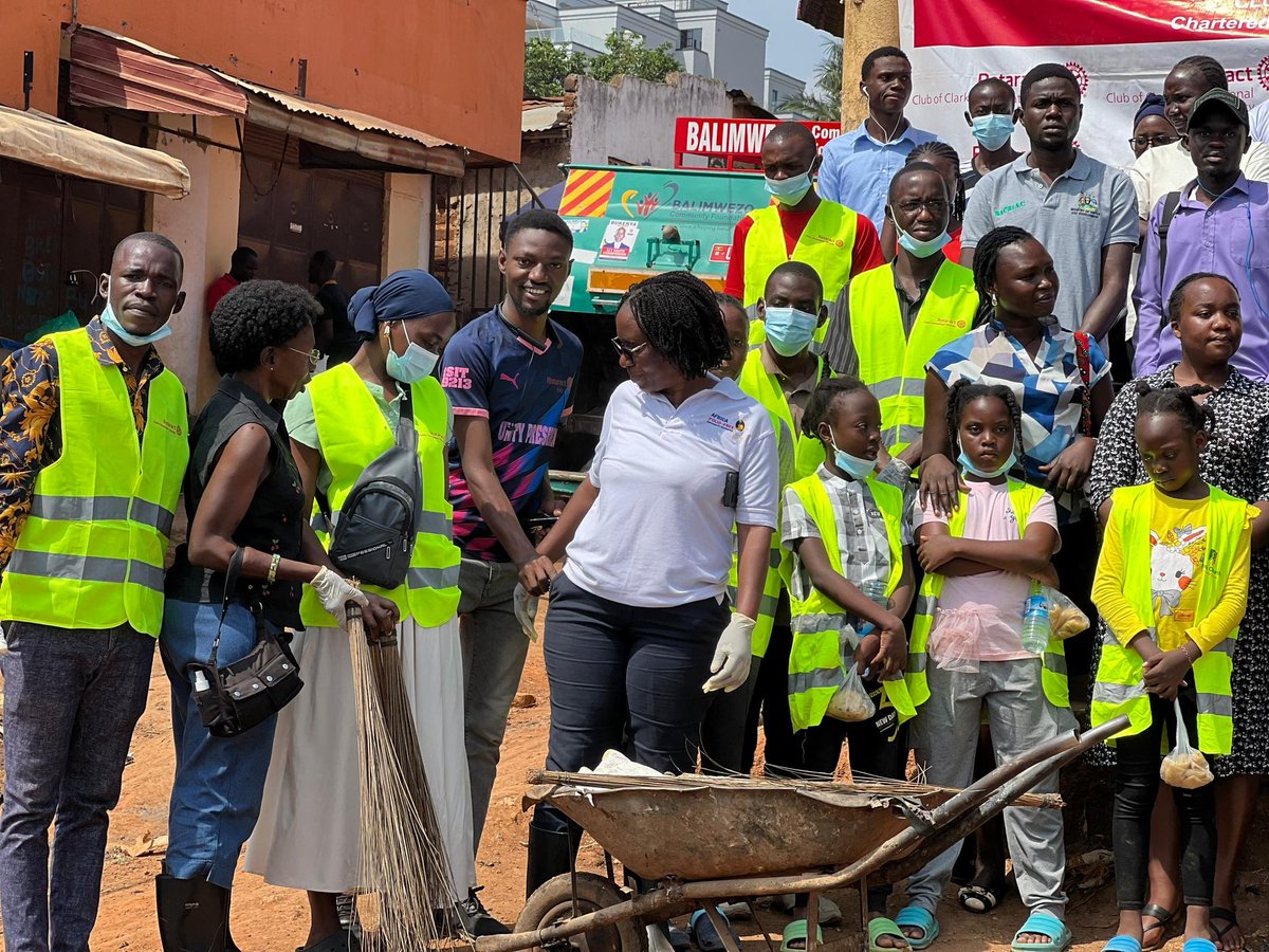 Helon143's tweet photo. Much thanks to all participants and volunteers who come through, to implement the KATONGOLE MARKET CLEANING PROJECT, yesterday September 12th.
@RacClarkeIntUni @RoseNanyongaCla @RotaryClubofSu2 @CIUuga https://t.co/oYLhGZInBX
