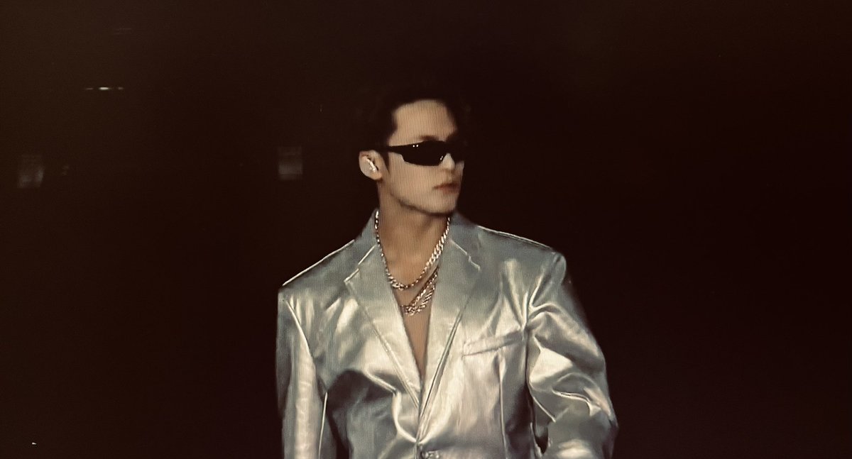joshu_jihanist's tweet photo. shake it off mingyu 🖤 https://t.co/eHPrnkXIuN