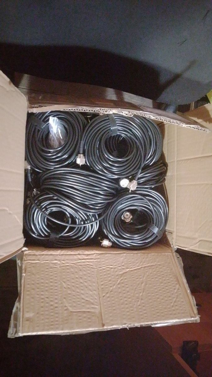 Антени доїхали)
Ви бачите на знімку кабелі, але це, по факту, найдорожча частина) Самі павуки - це просто металева проволока, а от важко замінити саме кебілі по 15м, які з'єднують антени зі станціями.
Але антени там теж є, не хвилюйтеся)