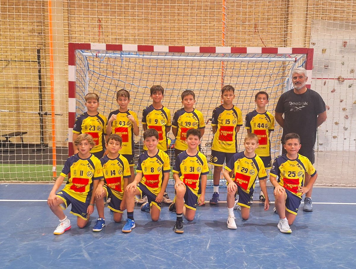 💛💙 Esta mañana, nuestros alevines han disputado en Montequinto su primer partido amistoso de la temporada.

Primer paso de esta temporada de formación, viviendo nuevas experiencias y sumando ilusión para todo lo que está por venir.

¡Enhorabuena, peques! 💪🤾‍♂️ #EscuelaPAN