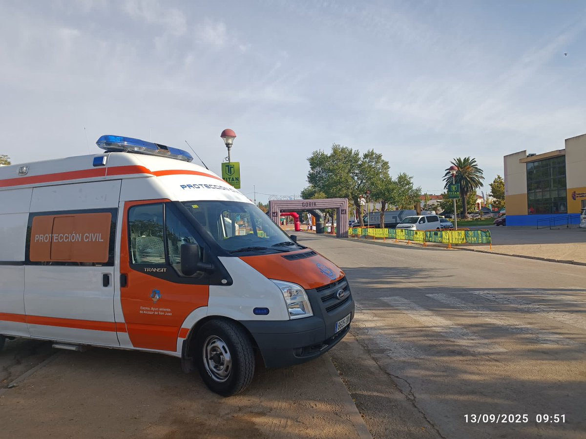 Nuestros efectivos se encuentran desde primera hora de la mañana dando cobertura a las diferentes pruebas de la Titán de La Mancha .

Respete indicaciones de Policía Local, Protección Civil y voluntarios de la organización.

#EsAlcázar #AlcázardeSanJuan