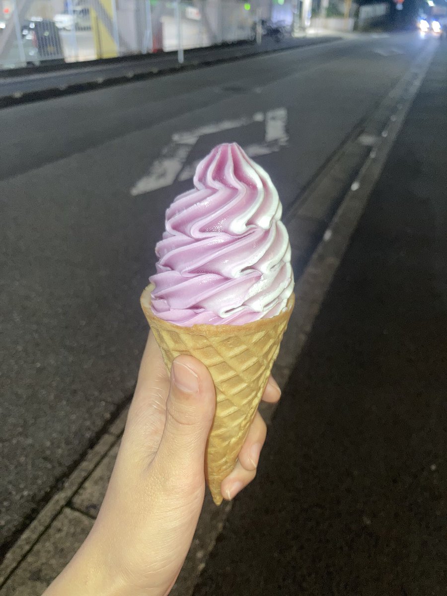近況

髪を！50センチ！切ってブドウ系の髪型になりました🍇
ヘアドネーションするよ！　
あと盗まれた自転車が見つかりました❤️‍🔥