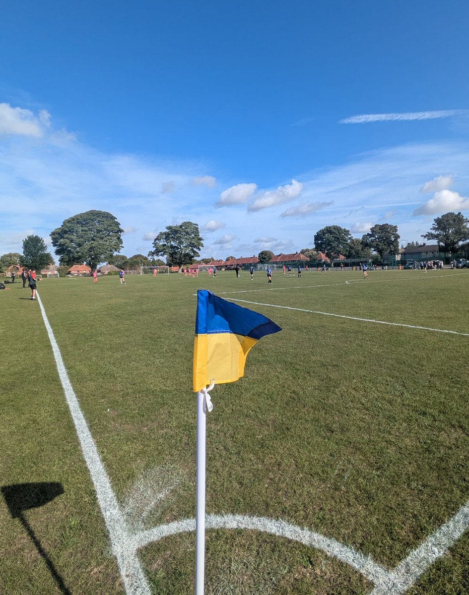 A great performance from our u14 Girls team today. 🙌

Came away with a 3-1 win against Louth Town with only 10 players. 

Amazing effort 🙌💙💛🎗️