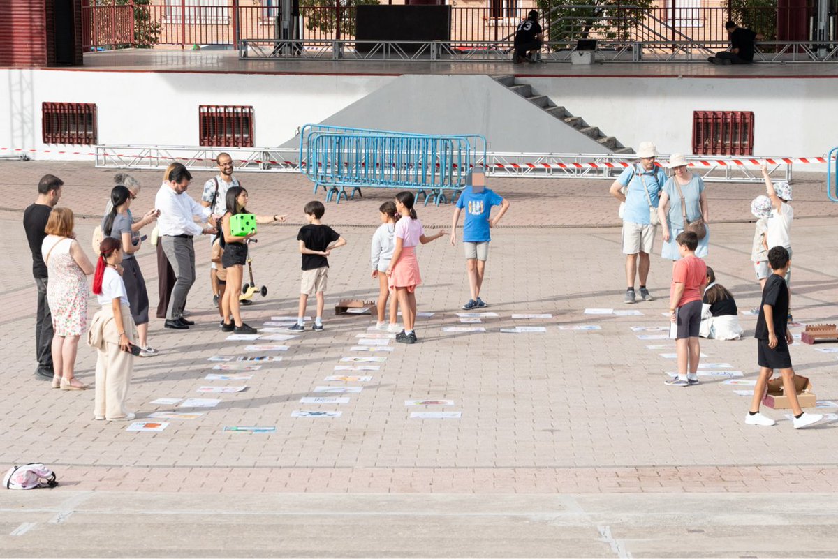 🎲#Villa de Vallecas celebra el Día de los Juegos Participativos Intergeneracionales con motivo de las Fiestas de la Virgen de la Torre del distrito.

🎉El concejal, <a href="/carlosgpereira_/">Carlos González</a> ha participado en esta jornada