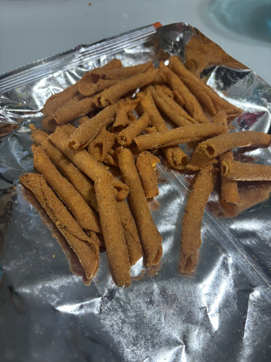 Teresika88's tweet photo. Probando los nuevos Takis Intense Nacho..!!! 
Cero picantes ,mucho sabor!!
@TakisEsp 

Nos han encantado, gracias @trnd_es 

Lo que antes me hacía sudar, ahora es mi snack de confianza.

#contakisyanolloro #takisintensenacho #proyectotrnd #trnd #encolaboracioncontakis https://t.co/YAMUjcboaT