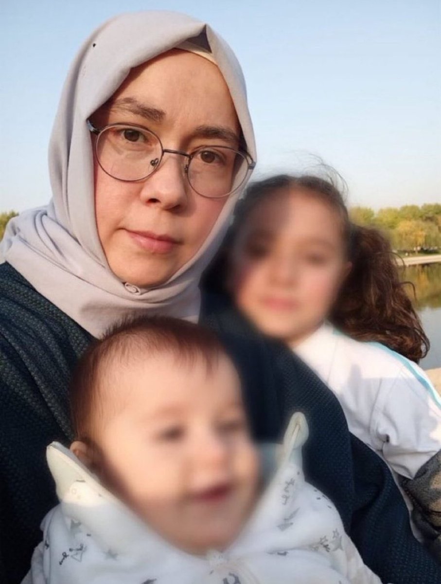 2 çocuk annesi Semra Banko, 24 Ağustos 2023’ten beri cezaevinde.

AİHM Yalçınkaya kararına rağmen tahliye edilmedi.
Oğlu Akif 18 aylıkken cezaevine girdi, 5 ayını içeride geçirdi. Şimdi Üç yaşında ve hâlâ annesini bekliyor.

Adalet herkese eşit olmadıkça adalet değildir.