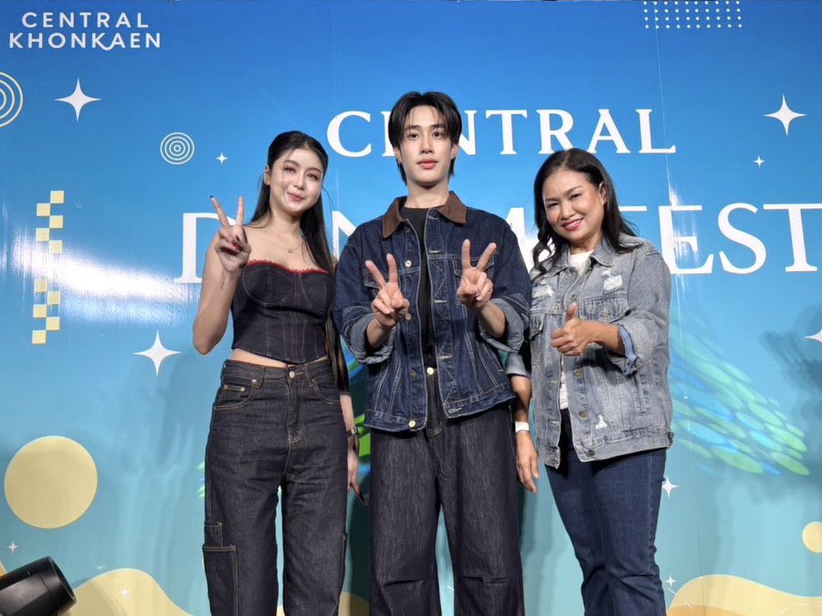 ตฟซ. ขอขอบคุณ <a href="/NiyomJeansTH/">Niyom Jeans</a> ที่ให้เกียรติเชิญ พี่เติ้ล <a href="/TLE_mtm/">TLE.MTM</a> มาเยือนพี่น้องชาวขอนแก่น และร่วมทำกิจกรรมสนุก ๆ  อีกทั้งได้ร้องเพลงเพราะ ๆ นะคะ #CDSNiyomJeansXTle

ขอบคุณพี่ ๆ ติดฝนชาวขอนแก่น จังหวัดใกล้เคียง
ทุกคนที่เดินทางมาหาพี่เติ้ลในวันนี้นะคะ