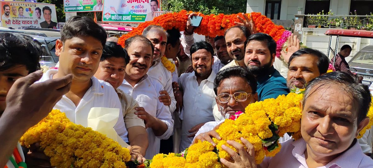 दिल्ली प्रदेश कांग्रेस अध्यक्ष देवेन्द्र यादव जी को जन्मदिन की शुभकामनाएं प्रेषित करते हुए कार्यकर्ता।

#HappyBirthdayDevenderYadavJI