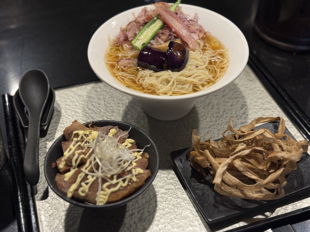 朝から何も食べてない男の暴食ラーメン絵巻