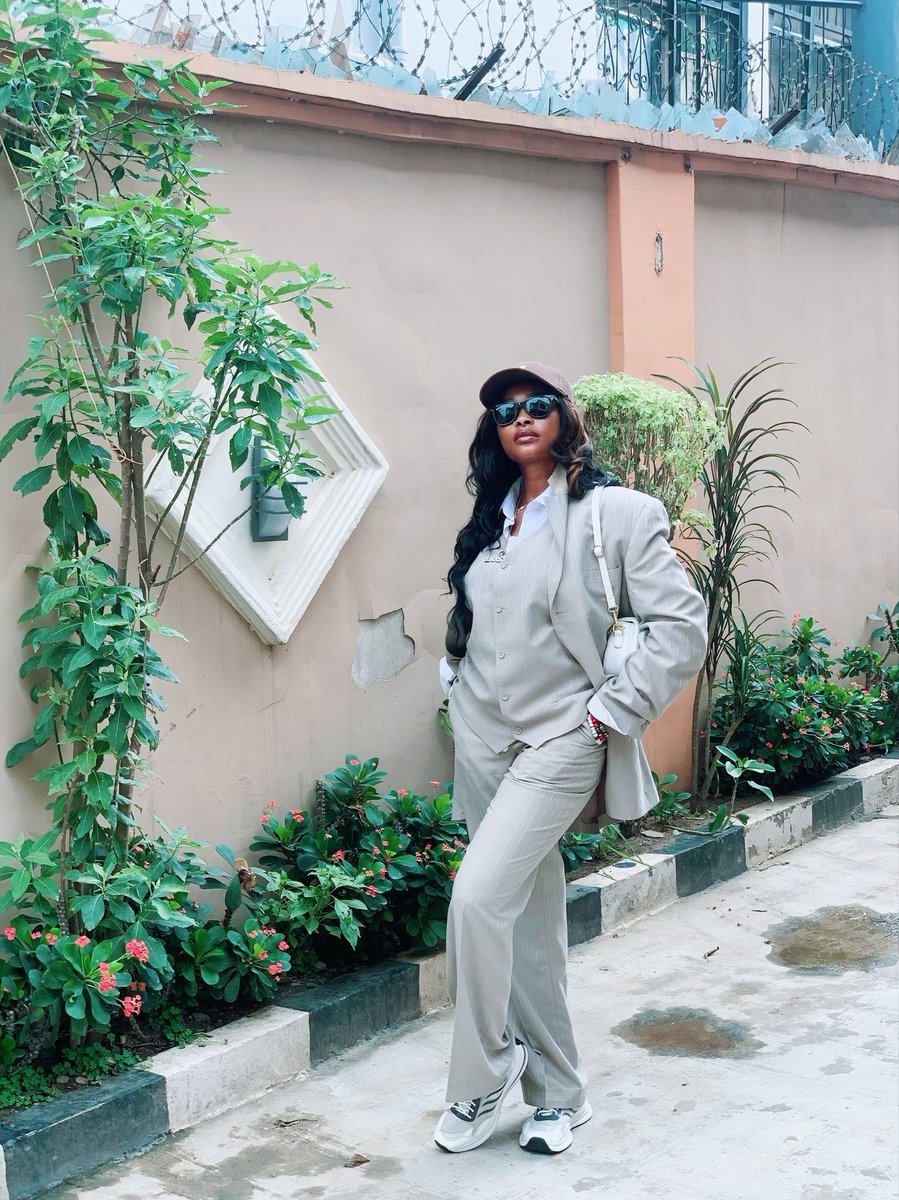 Shes_Deboss's tweet image. A WOMAN WHO KNOWS WHAT SHE BRINGS TO THE TABLE ISNT AFRAID TO EAT ALONE
#BOSSQUEST