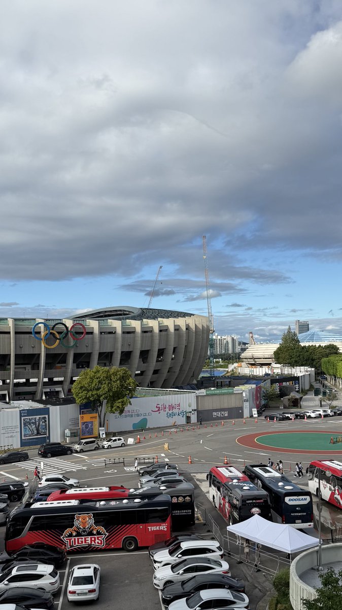 이브이 tweet media