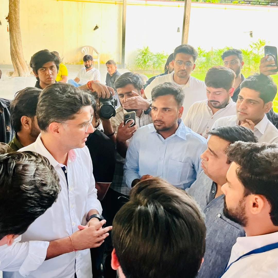 Mahaveergurjar_'s tweet photo. आज दिल्ली में कांग्रेस के राष्ट्रीय महासचिव श्री सचिन पायलट जी से दिल्ली विश्वविद्यालय के NSUI के प्रत्याशियों के साथ मिलकर आगामी चुनावों के लिए आशीर्वाद लिया॥
दिल्ली विश्वविद्यालय में पढ़ने वाले सभी छात्र छात्राओं से निवेदन है की वे अपना अमूल्य मत व समर्थन देकर NSUI पैनल को विजयी बनाएं।।
@SachinPilot @varunchoudhary2 @nsui
