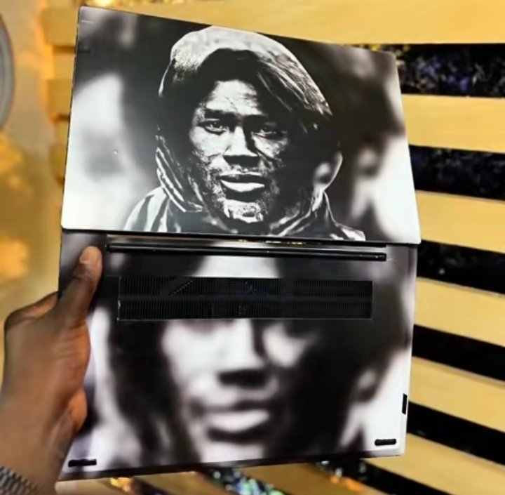 Customisation d’ordinateurs portables et de bureau :
➡️ Customisation esthétique (design personnalisé selon votre goût).
✅ Prix :  6000 F CFA et 8000 F CFA
📍 Disponible à Dakar
📲WhatsApp : 77 910 63 65
✨ Donnez un nouveau look à votre PC, rendez-le unique comme vous !