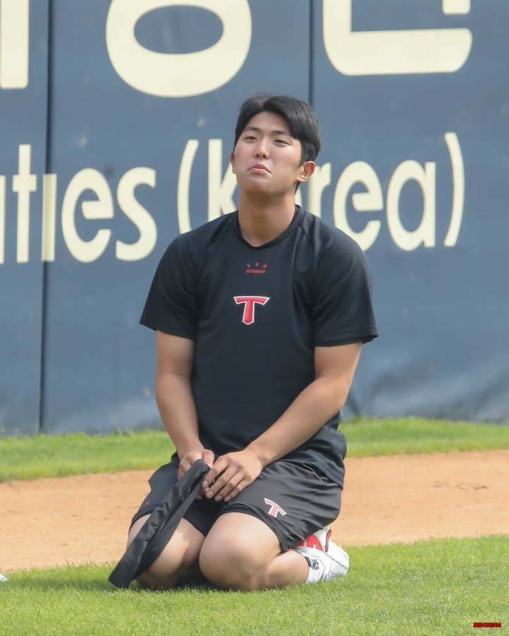 #RT
9/13 KIA vs LG 지류티켓 구합니다!!

온 힘을 다해 응원하는 이의리 선수가 복귀후 첫 승을 거뒀습니다!

알티 추첨 한 분께 투썸 말차아박 깊티드릴게요🙇 부디 티켓 구하게 해주세요…🍀
사례도 당연히 하겠습니다🙇
디엠주세요!!!