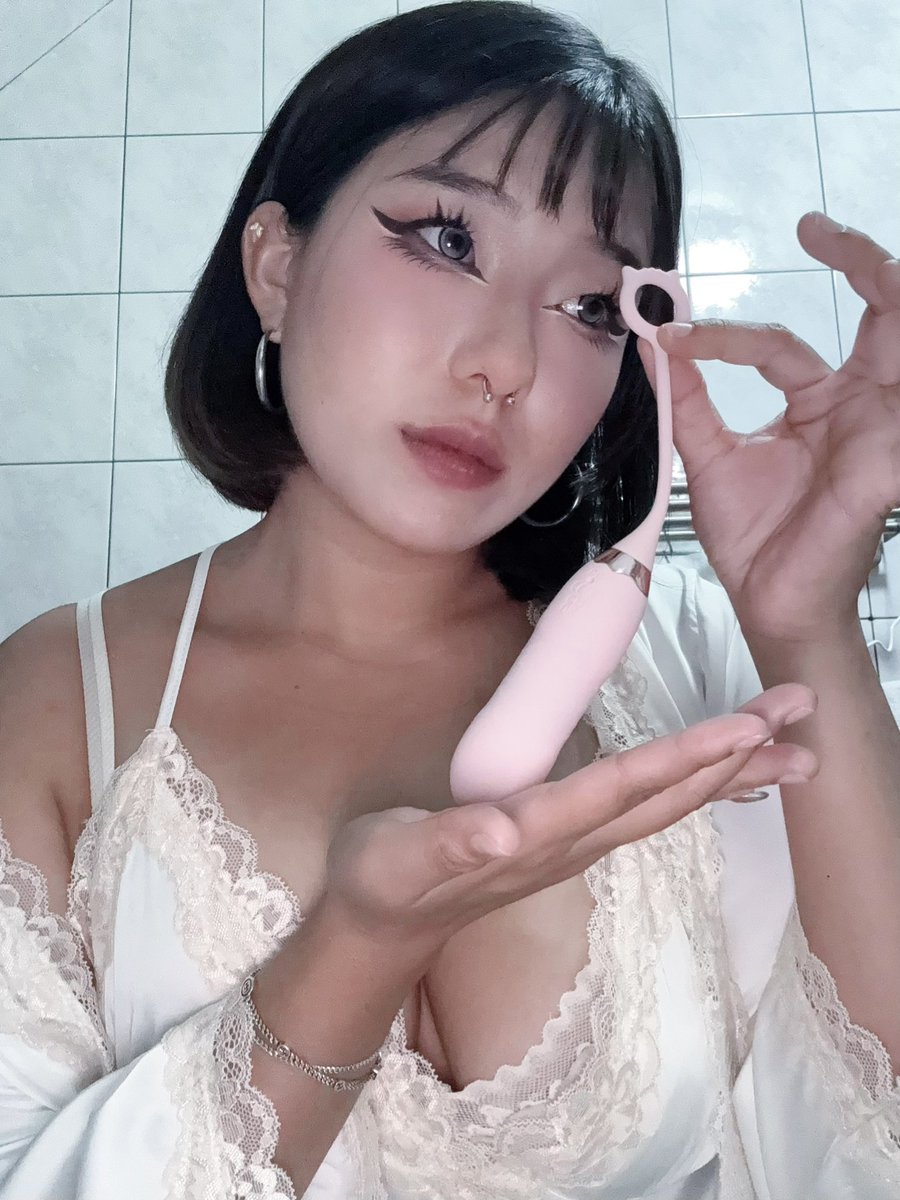 女森們~
其實有小玩具一點也不需要覺得羞恥!!

這次很開心收到西旎斯 /seappiness
萌怪獸伸縮跳蛋-開箱體驗🎀
來分享一下我的真實心得：

✨ 價格親民，但質感完全不廉價
✨ 小巧可愛，收納方便，外型本身也超萌！
✨ 力度夠、舒適感高，滿足度upup💯
✨ 唯一小小缺點是