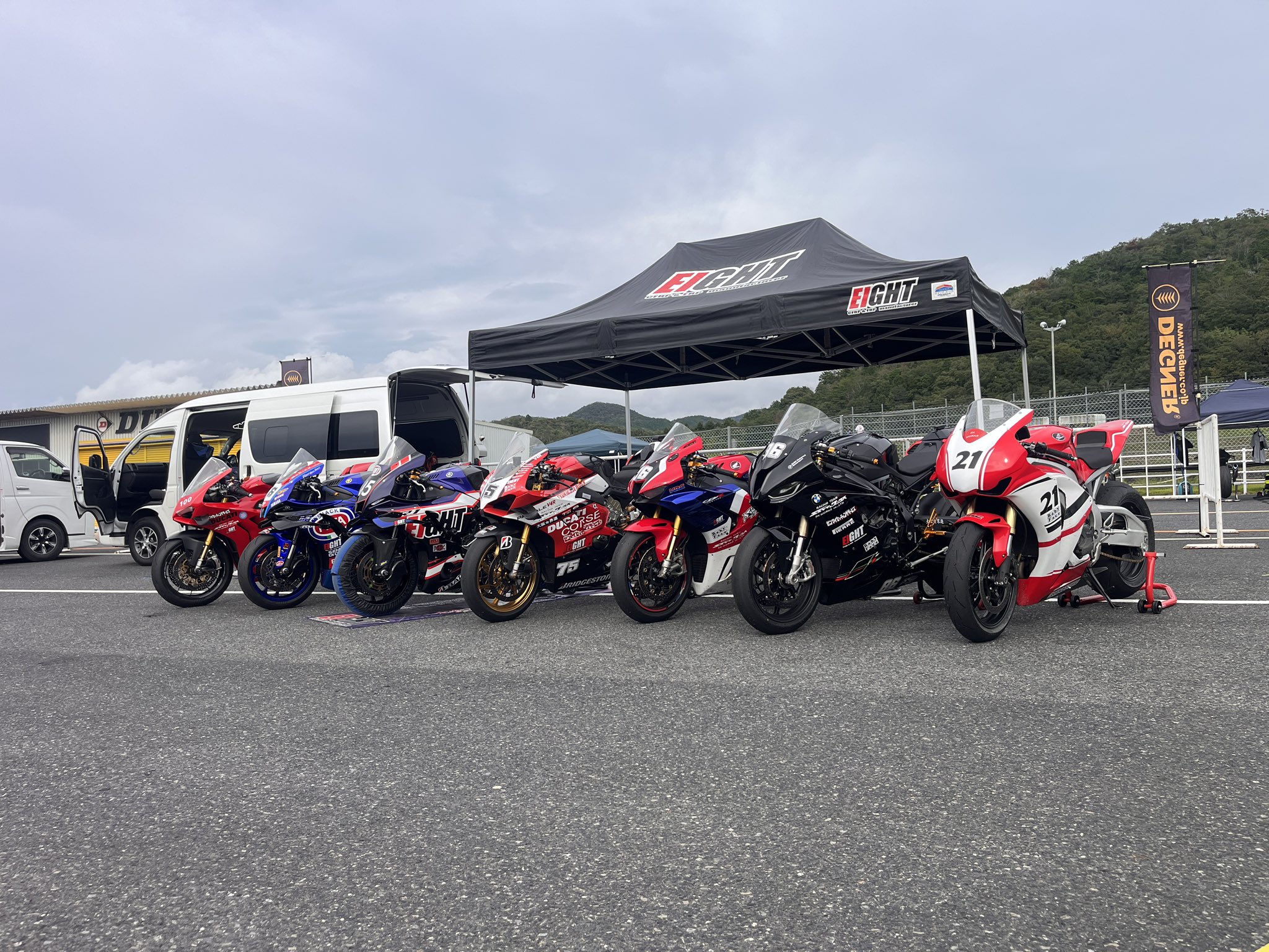 かなさん！ 楽天市場】【＊送料無料（わEX便）】無地 壁紙 のりなし壁紙