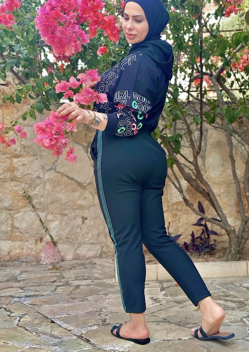 حسنة الحسيني

Instagram 👇
hasnaalhousseini