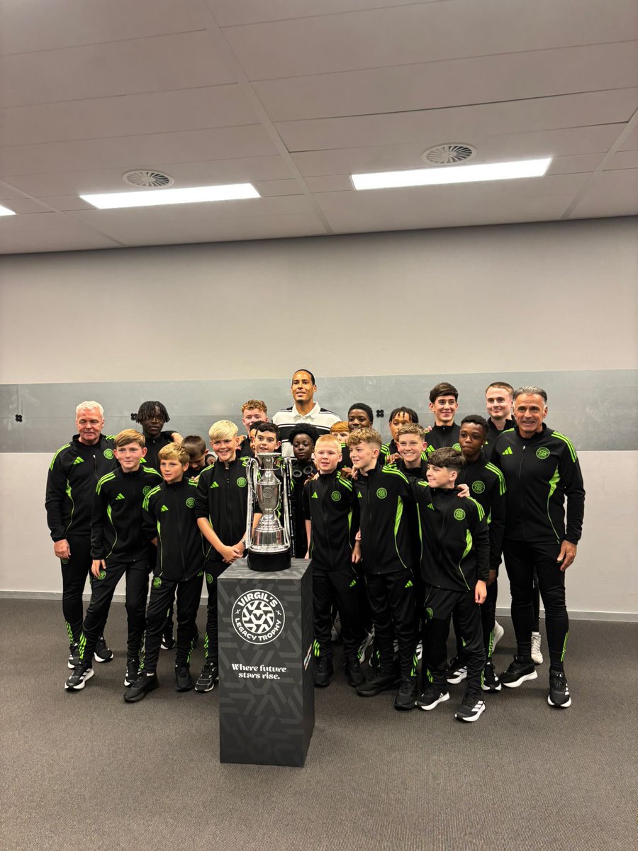 The Bhoys were also lucky enough to meet tournament host and former Celt, Virgil van Dijk, before the tournament gets underway 📸⚽️

#CelticFC🍀