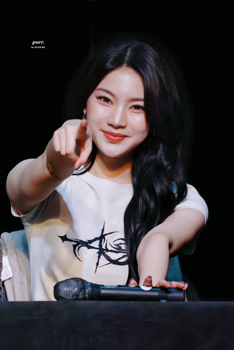 purr_ISA's tweet photo. 250913 팬싸 HQ
오늘도🫵
#스테이씨 #STAYC #아이사 #ISA https://t.co/HrH6EevhoY