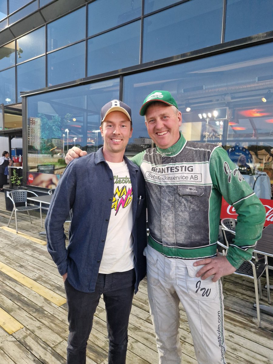 Har inte hunnit med så mkt V75 plugg den här veckan heller. Så vi går på feeling idag igen!
Dagens spikar:
V75-3: 10 Castor The Star
V75-5: 2 Fine Manners
🔨🐴🤠