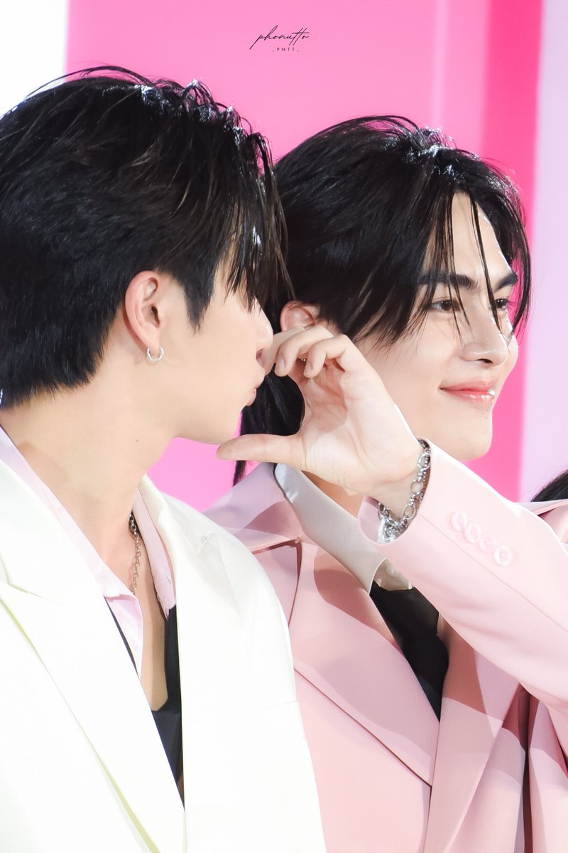 น้องทำหัวใจข้างแก้มพี่เพิร์ธ แต่พี่เพิร์ธจะทำอะไรกับแก้มน้องคะ? 😳

PERTHSANTA OMO NIGHTKISS 

#OmoScentWonderxPerthSanta
#เพิร์ธแซนต้า #PerthSanta