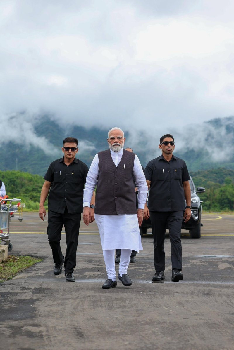 AnilYadavmedia1's tweet photo. जीवन में फोटो शानदार आना चाहिए,
बाक़ी सब तो मोह माया है, https://t.co/gxYtvTjGdU